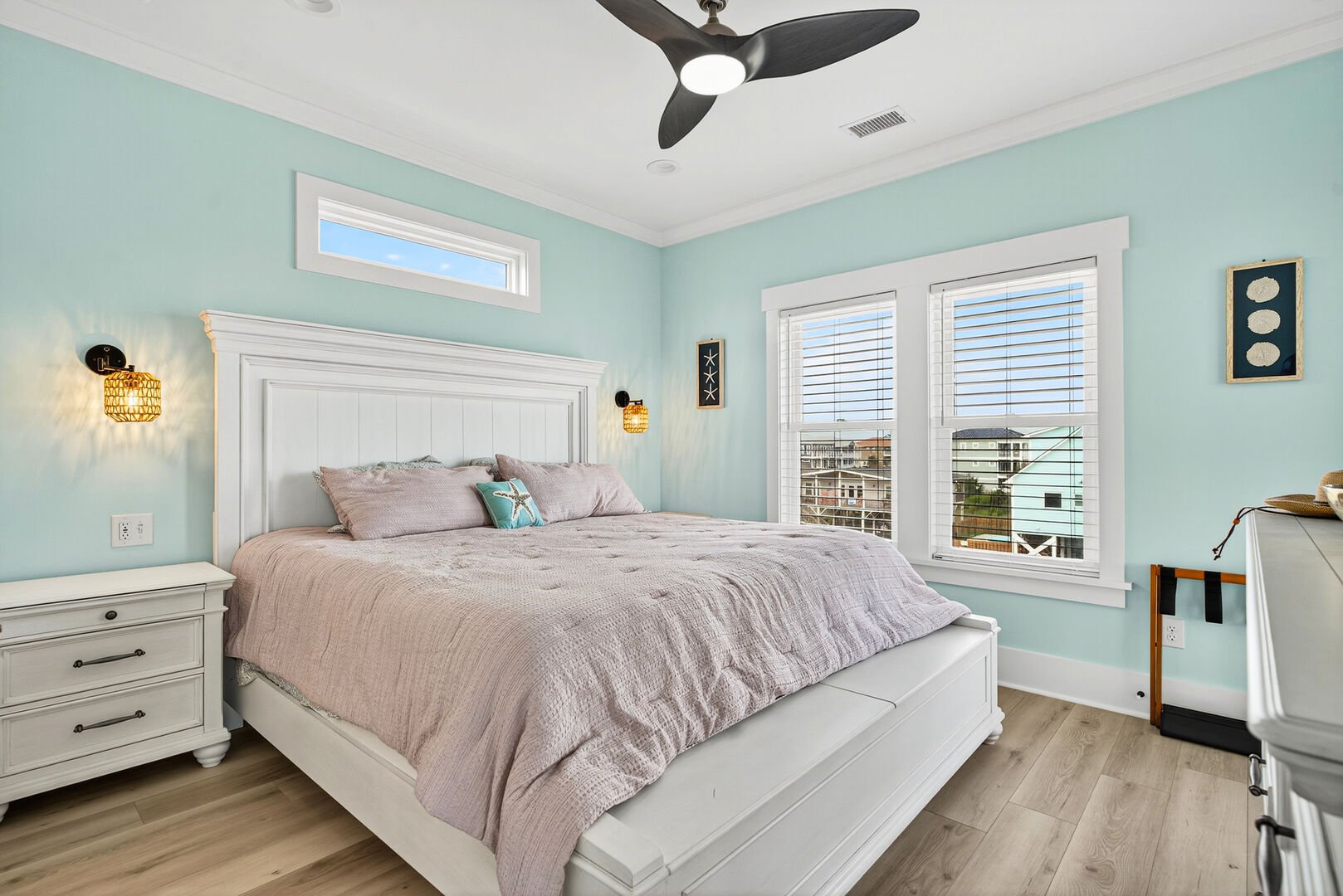 King suite bedroom with premium linens